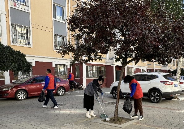 城市燃熱集團(tuán)城發(fā)供熱橋靠分公司黨總支部協(xié)助呼哈路社區(qū)開展“民生微實(shí)事”活動(dòng) (3).jpg 城市燃熱集團(tuán)城發(fā)供熱橋靠分公司黨總支部協(xié)助呼哈路社區(qū)開展“民生微實(shí)事”活動(dòng) (3).jpg